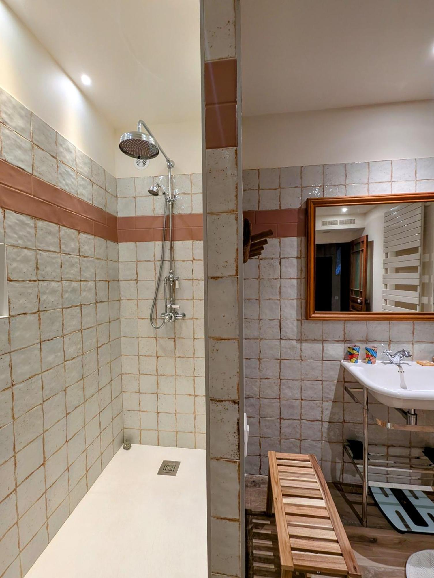 Clem - Appartement Dans Le Coeur D'Arles Exteriör bild